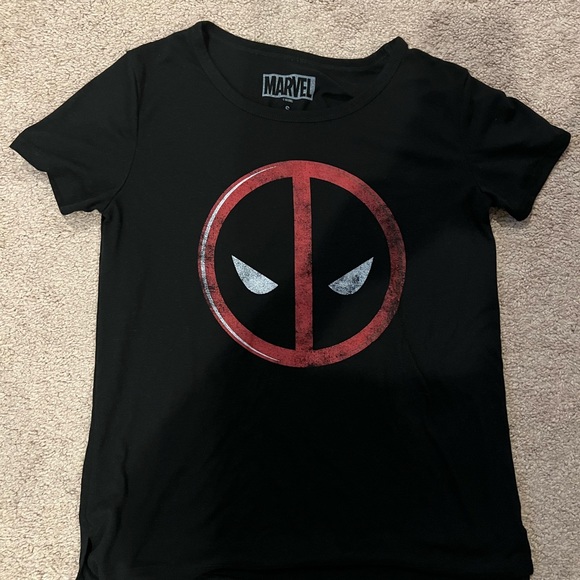 Tops - Marvel Deadpool T-shirt